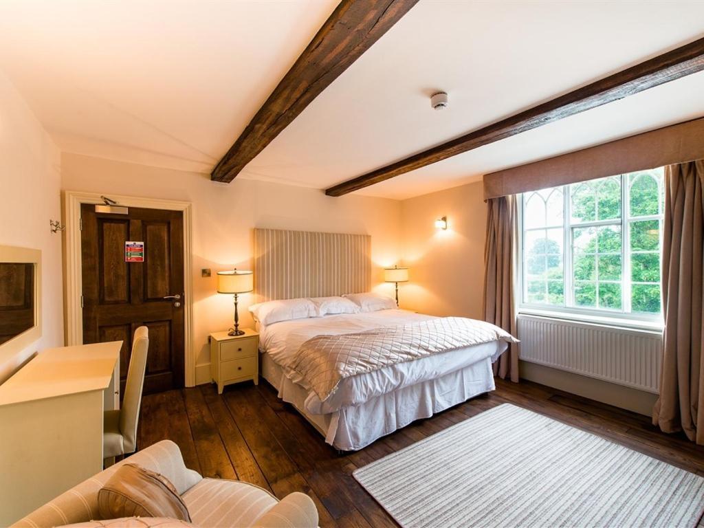 The Nags Head Hotel Монтгомъри Екстериор снимка