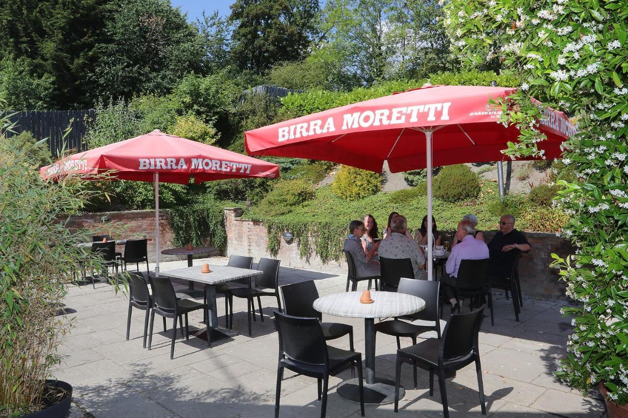 The Nags Head Hotel Монтгомъри Екстериор снимка