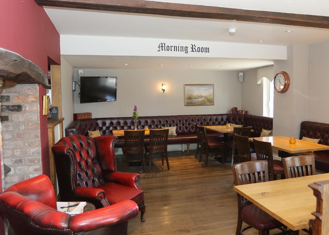The Nags Head Hotel Монтгомъри Екстериор снимка