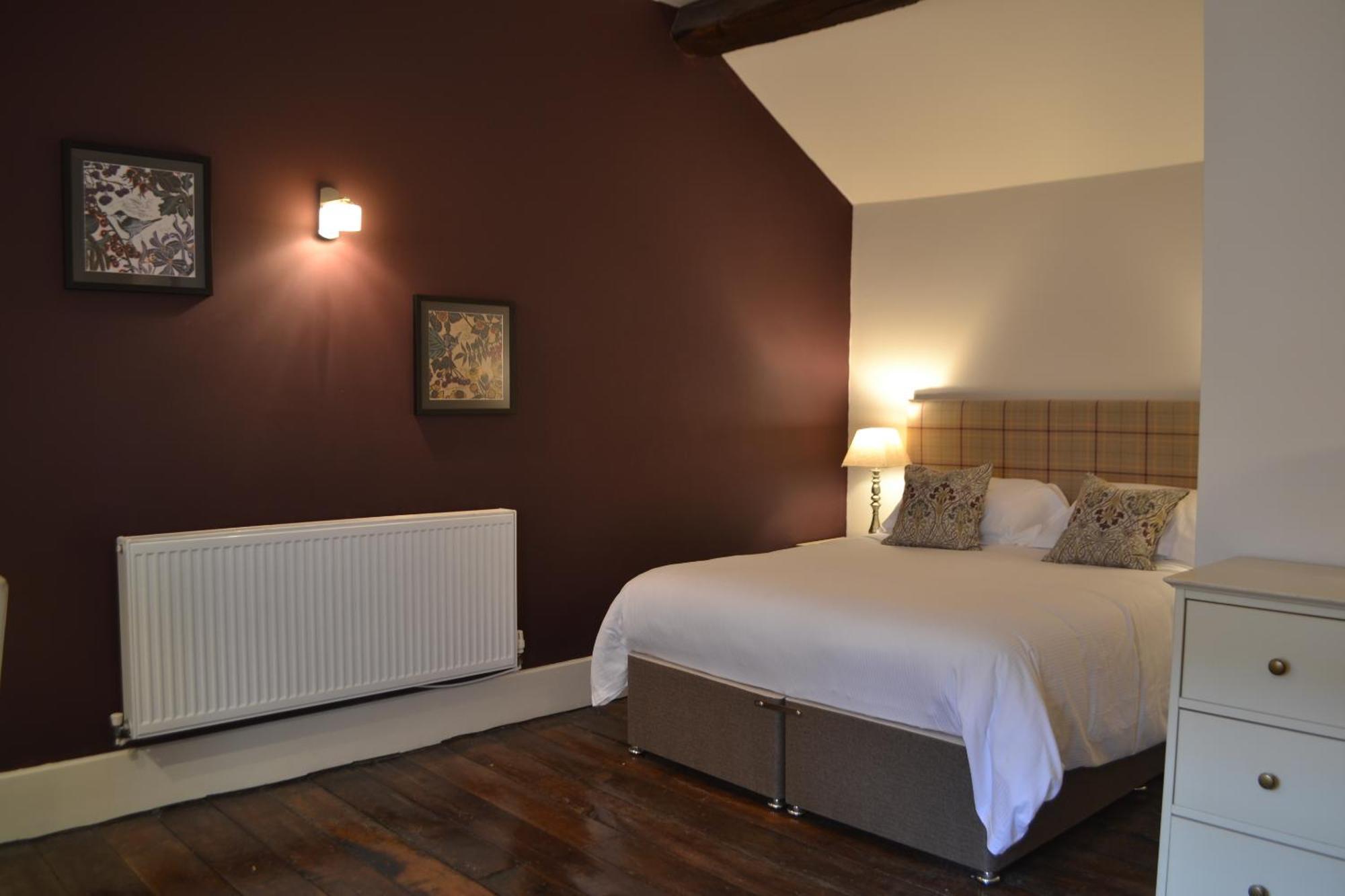 The Nags Head Hotel Монтгомъри Екстериор снимка