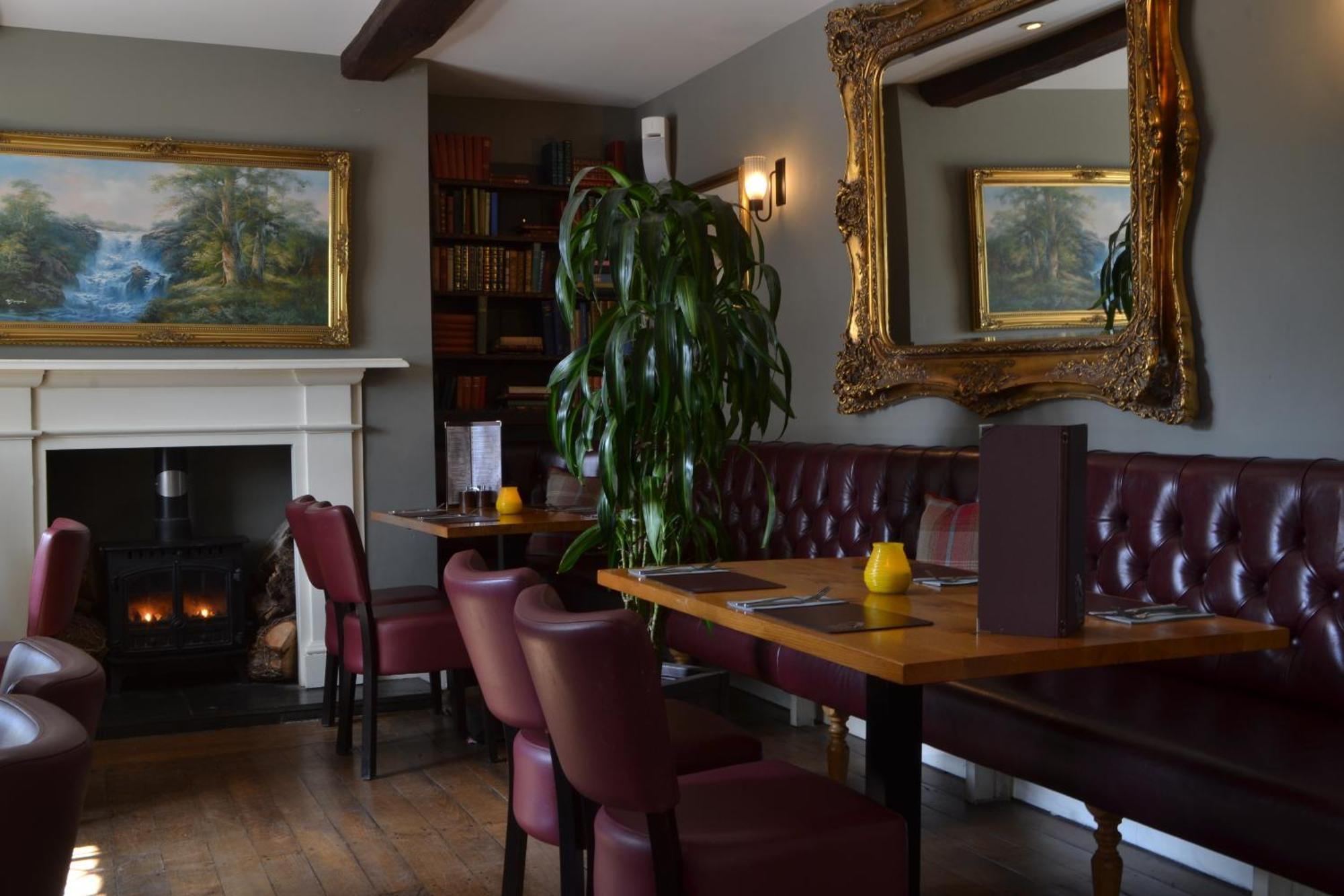The Nags Head Hotel Монтгомъри Екстериор снимка