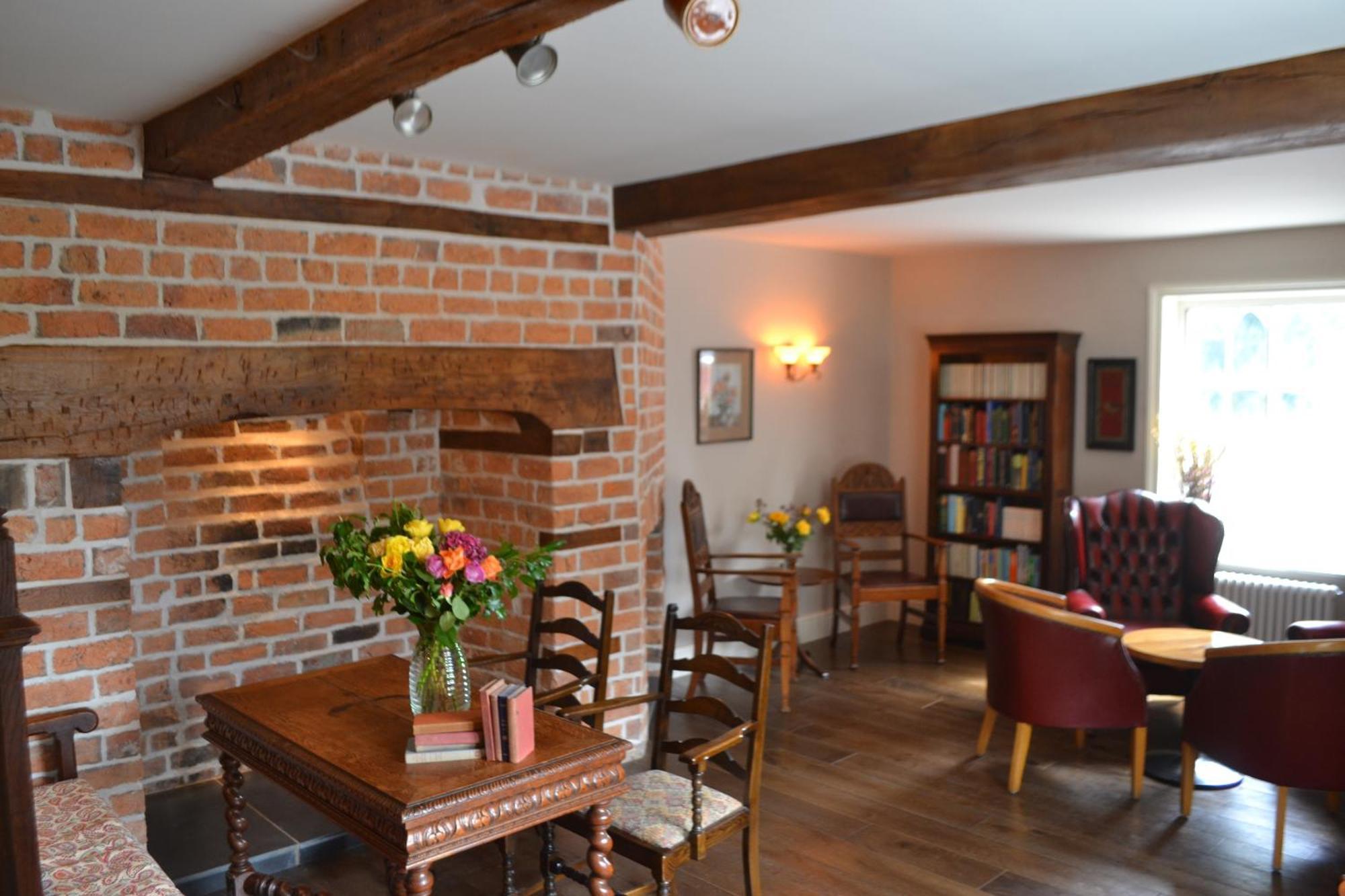 The Nags Head Hotel Монтгомъри Екстериор снимка