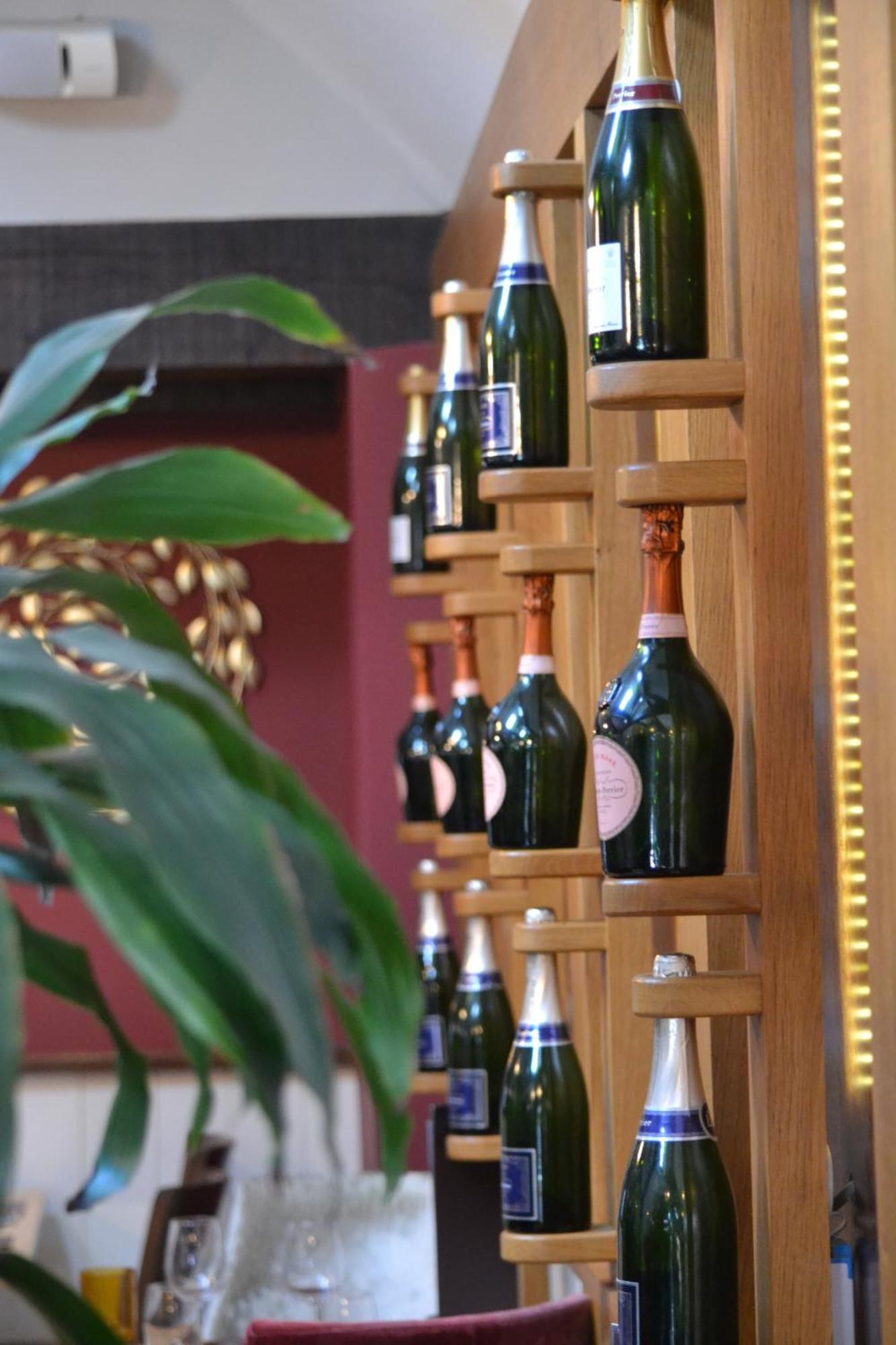 The Nags Head Hotel Монтгомъри Екстериор снимка