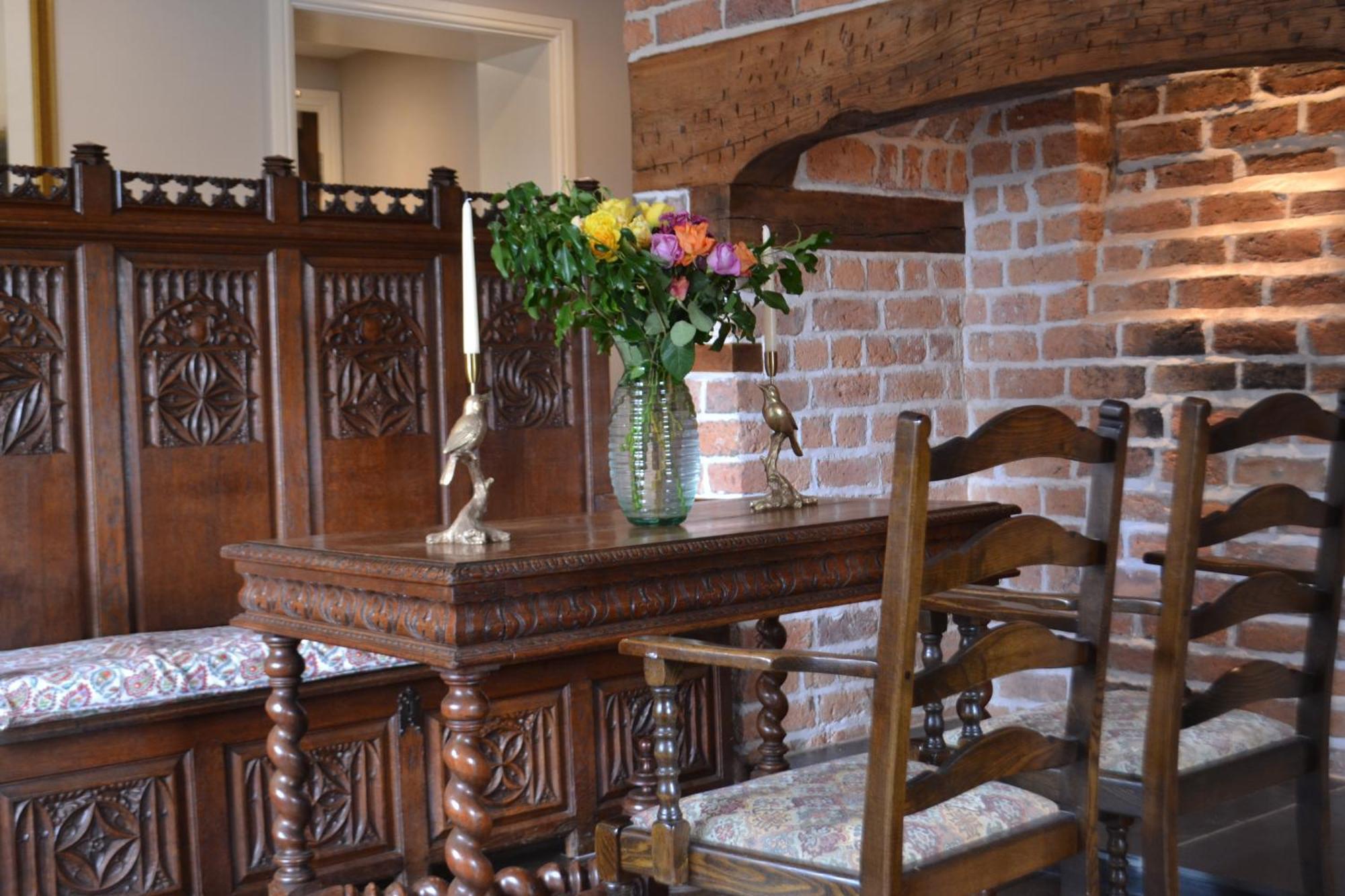 The Nags Head Hotel Монтгомъри Екстериор снимка