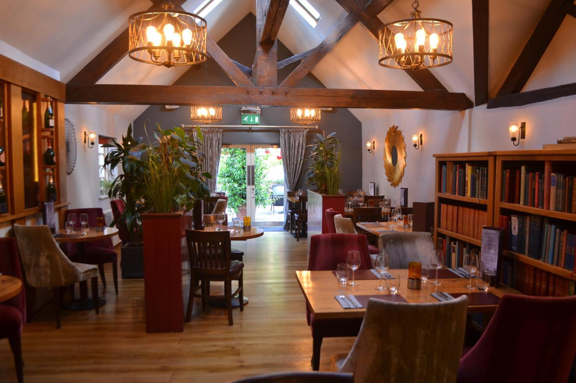 The Nags Head Hotel Монтгомъри Екстериор снимка