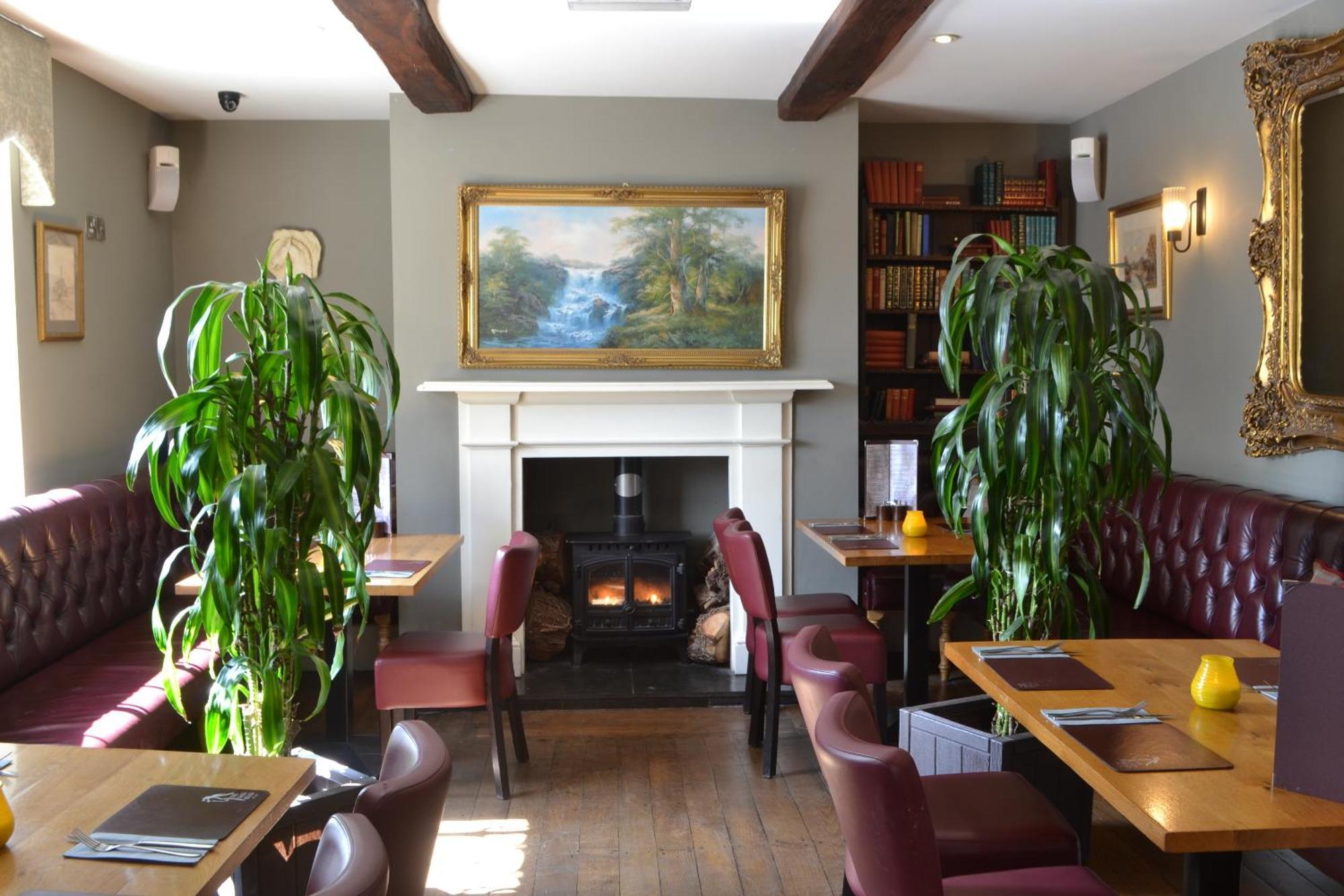The Nags Head Hotel Монтгомъри Екстериор снимка