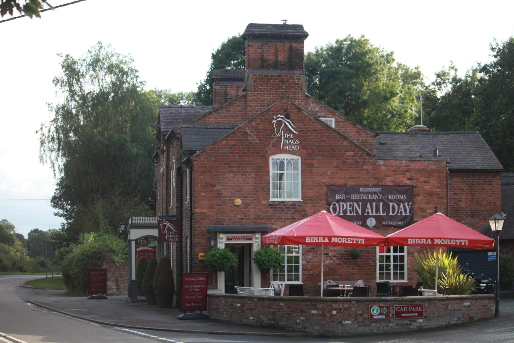 The Nags Head Hotel Монтгомъри Екстериор снимка