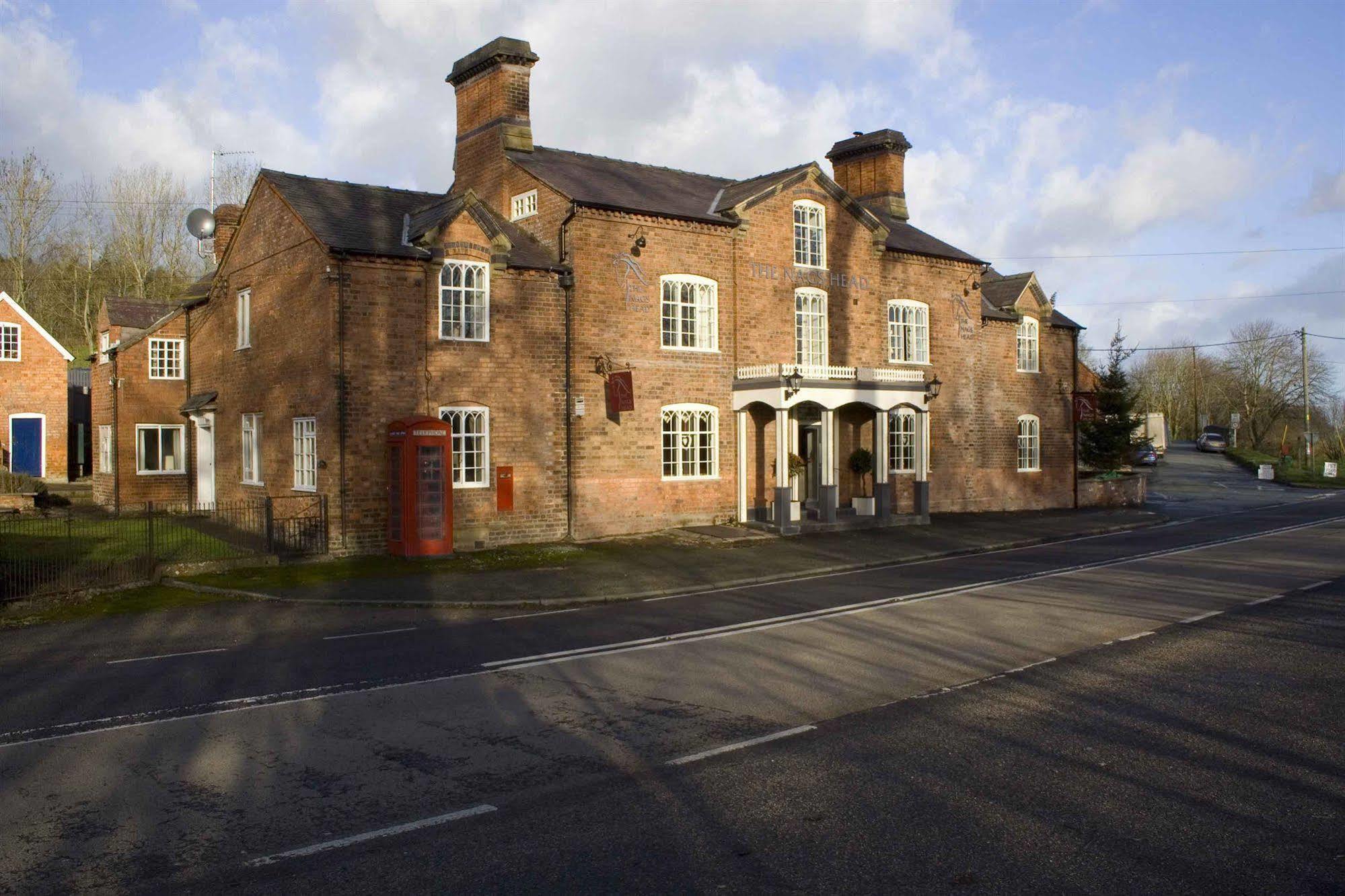 The Nags Head Hotel Монтгомъри Екстериор снимка