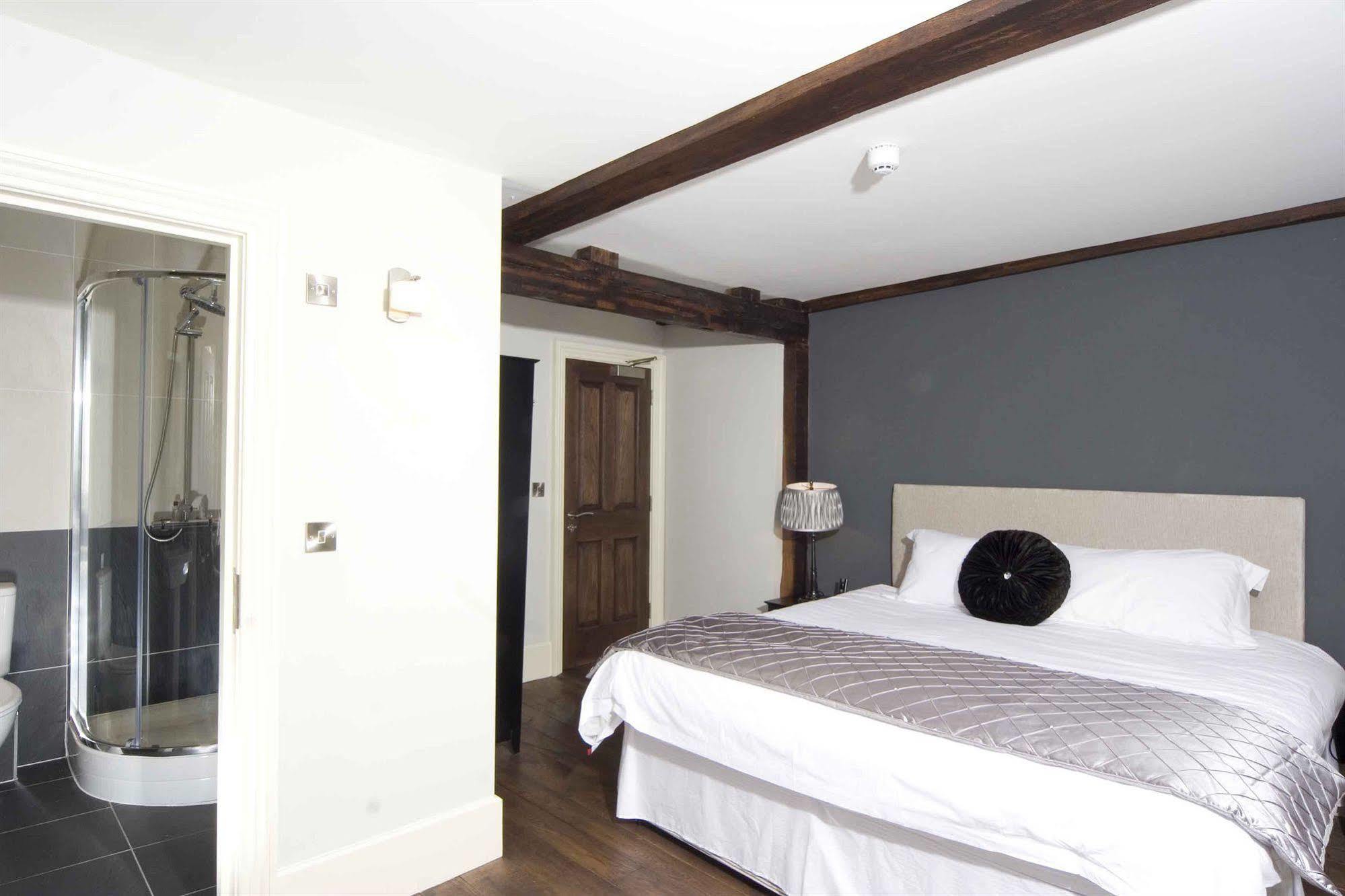 The Nags Head Hotel Монтгомъри Екстериор снимка