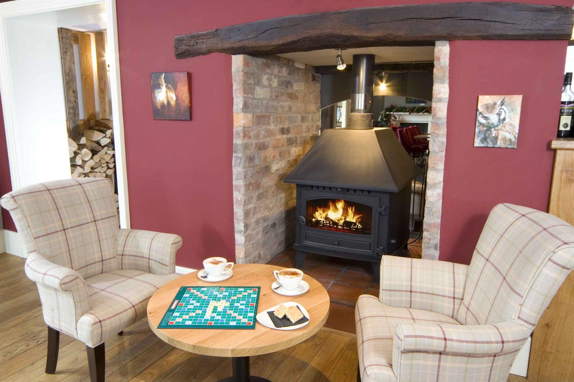 The Nags Head Hotel Монтгомъри Екстериор снимка